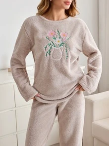 SHEIN Cottnline Cute Daisy Bouquet Embroidered Plush Solid Color Casual Pajama Set Lounge Party Beige Winter - Beige - View 4