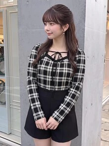 Bijouette Kaos Lengan Panjang Motif Kotak-kotak Gaya Korea Ukuran Besar dengan Ikatan di Depan, Gaya Preppy - Hitam dan Putih - View 7