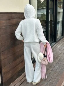 CovetEZ 淺灰色針織女款刺繡設計運動衫與運動褲套裝，女款運動衫套裝，Y2K灰色運動衫套裝 - 淺灰色 - 查看 2