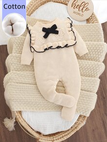 SHEIN Vintaside Kids 新生兒嬰兒針織連身衣 時尚可愛 3D蝴蝶結圓領 後扣長袖荷葉邊下擺連腳連身衣 純棉柔軟舒適 適合春秋冬季日常穿著、外出、旅行度假 - 杏色 - 查看 6