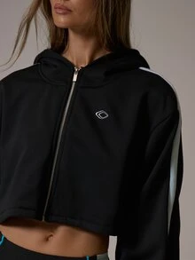 Musera Sport Zip Through Side Contrast Stripe Logo Front Hooded Cropped Pocket Detail Sweatshirt Fall Autumn Winter Gym Active Pilates Motion - Black - View 3