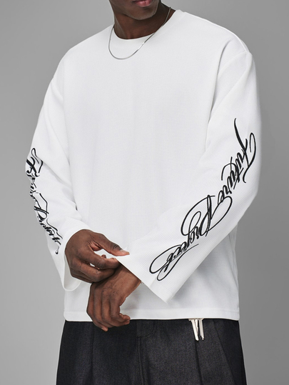 STYNVO Men's Textured Knit Long Sleeve T-Shirt, Script Print Sleeves, Crew Neck, Drop Shoulder Loose Fit, Casual Streetwear Top