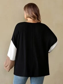 SHEIN CURVE+ بلوزة رياضية مقاس كبير بتصميم كتل لونية وياقة دائرية وأكمام فانوس، حفلة العطلات، عيد الميلاد - متعدد الألوان - مشاهدة 2