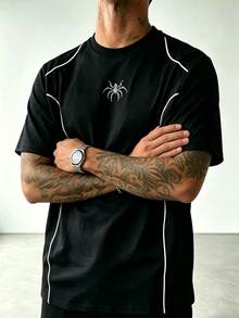 Sport MetroGents 男款圓領蜘蛛印花短袖T恤，黑色底色搭配白色條紋對比設計，休閒百搭運動上衣，健身房適用 - 黑色 - 查看 6