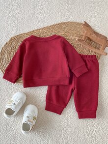 SHEIN 新生兒嬰兒秋冬深紅色熊刺繡長袖上衣與配套長褲套裝，可愛時尚極簡休閒風，適合室內與戶外活動 - 紅色 - 查看 2