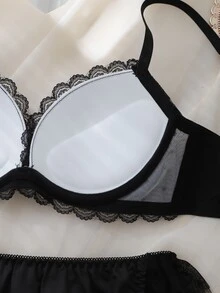 DelicateAllure 2pcs Set Lingerie Wanita Hitam dengan Kawat Penyangga, Cup Cetak Nyaman, Model Balconette, Dukungan Tinggi, Push-Up, Angkat, Ruffle, Renda, Romantis, Murni - Hitam - View 3