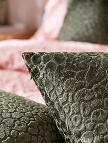 1pc Olive Green Leopard Print Pillow Cover (No Insert), Modern Jacquard Velvet Square Decorative Throw Pillow Case, Suitable For Sofa, Bed, Bedroom, Holiday, Party Decor, Gift, Home Decor, All Season - Olive Green - View 3