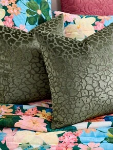 1pc Olive Green Leopard Print Pillow Cover (No Insert), Modern Jacquard Velvet Square Decorative Throw Pillow Case, Suitable For Sofa, Bed, Bedroom, Holiday, Party Decor, Gift, Home Decor, All Season - Olive Green - View 9