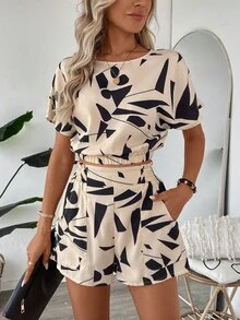 Easowa 休闲舒适的女士露脐上衣和短裤两件套，抽象几何线条设计——适合度假和通勤穿着 - 彩色 - 查看 2