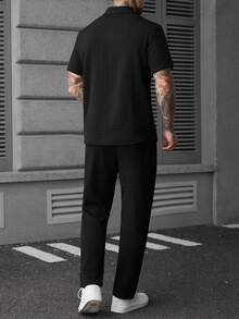 Manfinity Roughcore Men's Solid Color Short Sleeve Shirt And Long Pants Casual Daily Outfit, Goth - Black - View 2