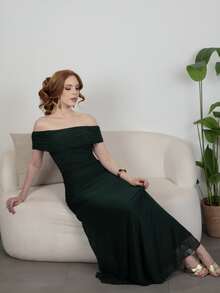 Livia Nhezoto Gaun Pesta/Pernikahan Elegan Wanita dengan Model Bahu Terbuka dan Pinggang Berkerut - Dark Green - View 2