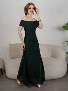 Livia Nhezoto Gaun Pesta/Pernikahan Elegan Wanita dengan Model Bahu Terbuka dan Pinggang Berkerut - Dark Green - View 5