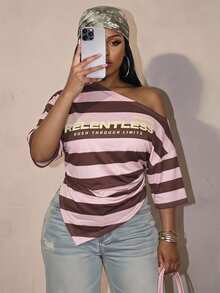 Slaydiva Herbst Neu College-Stil Rosa & Braun gestreift Buchstaben-Muster Farbblock asymmetrisch Schulterfrei Y2K-Stil Große Größen T-Shirt - Verschiedenfarbig - Übersicht 1