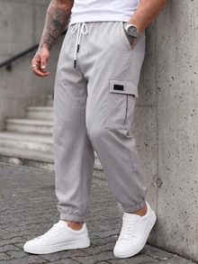 Manfinity CasualCool 男士加大码休闲工装裤，适合日常休闲穿着、周末出游、户外活动、旅行、探险以及与朋友的社交聚会。这款裤子是男士衣橱中不可或缺的百搭单品，也是送给男朋友或老公的绝佳礼物。秋季 - 淺灰色 - 查看 1