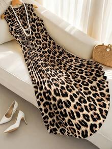 GlowEve CURVE Plus Size Vintage Leopard Print Pleated Dress - Multicolor - View 3