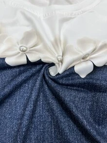 Resyla 【印花設計】女款優雅正式辦公室婚禮賓客牛仔質感白色花卉拼接印花綴珠圓領修身短袖T恤，女款時尚百搭花卉印花T恤，優雅時尚休閒T恤 - 藍色 - 查看 4