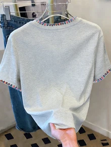 [印花設計] 女款花卉刺繡休閒圓領T恤，多款花卉印花，舒適適合戶外穿著，四季皆宜 - 淺灰色 - 查看 5