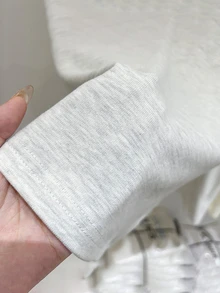 [印花設計] 女款花卉刺繡休閒圓領T恤，多款花卉印花，舒適適合戶外穿著，四季皆宜 - 淺灰色 - 查看 4