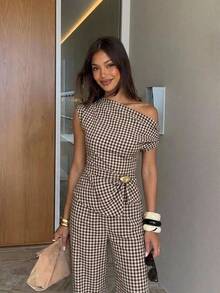 Siren Gaze 女款時尚棕色格紋單肩荷葉邊上衣與寬腿褲兩件套，優雅夏季套裝，飾有金屬裝飾，度假早午餐穿搭 - 棕色 - 查看 4