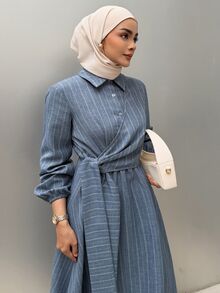 DAZY فستان طويل أساسي للنساء بنمط مخطط وتصميم ربطة غير متماثل - الأزرق - مشاهدة 6