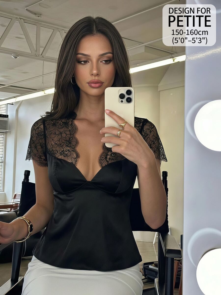 SHEIN PETITE 優雅修身透視蕾絲拼接深V領襯衫,適合嬌小女性 - 黑色 - 查看 1