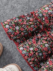 SHEIN Vintaside Kids 女童燈芯絨夾克與碎花細肩帶洋裝 2 件套，上衣：翻領燈芯絨短款長袖夾克；內搭：碎花細肩帶洋裝 - 紅色 - 查看 5