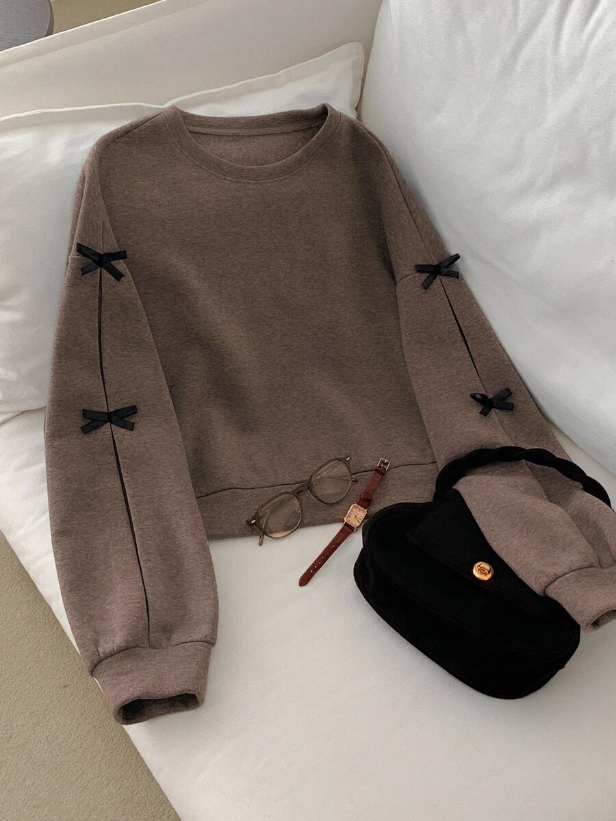 DAZY Sweatshirt Wanita Longgar Leher Bulat dengan Hiasan Pita Warna Kontras untuk Musim Gugur/Dingin - Coklat - View 1