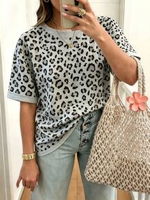 SHEIN CURVE+ ملابس علوية رمادية بطبعة نمر مقاس كبير، بياقة دائرية وأكمام قصيرة، أسلوب غربي كاجوال ومريح، مناسبة للربيع/الصيف، رسمية والعطلات - متعدد الألوان - مشاهدة 3