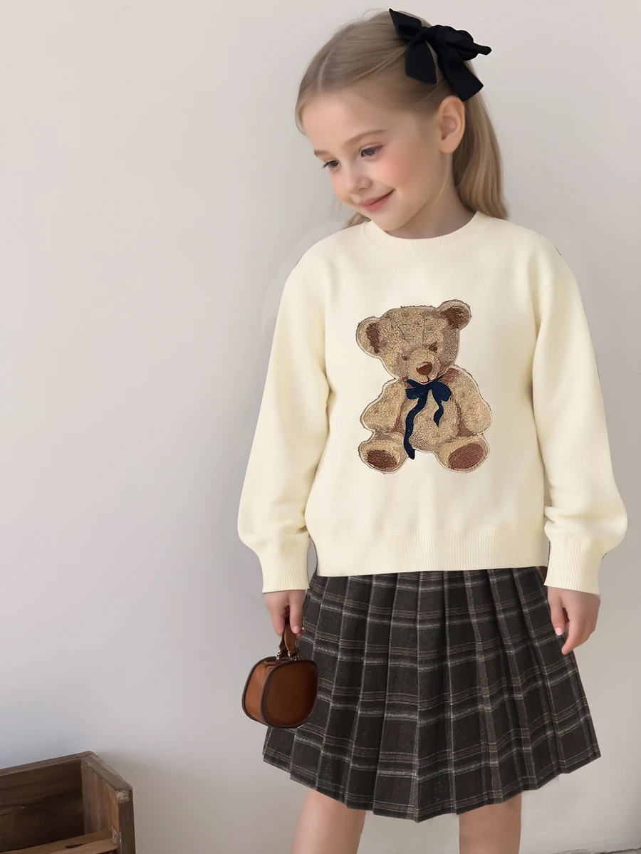 SHEIN Cute Campus Style Baby Bear Bow Print Crew Neck Long Sleeve Sweater For Young Girl Suitable For School Activities Indoor Daily Wear Fall White
