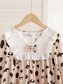 SHEIN 女童秋/冬款寬鬆休閒甜美卡通印花兔子蝴蝶結豹紋拼接精緻刺繡蕾絲飾邊家居服睡裙睡袍兒童睡衣卡其色 - 卡其色 - 查看 4