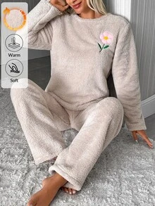 SHEIN Beige Fuzzy Plush Flower Embroidery Cozy Winter Homewear Pajama Set - Beige - View 2