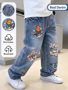 Genkimix Kids 青少年男孩卡通塗鴉印花直筒牛仔褲，深色水洗藍，個性化熊與滑板圖案，嘻哈街頭風，休閒度假款 - 淺色水洗藍 - 查看 3