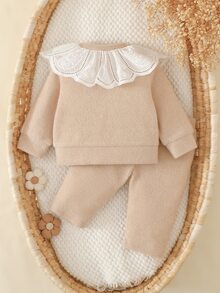 SHEIN 2pcs/Set Newborn Spring/Autumn Off-White Sweet Gentle Style Decor Cable Knit Hem Long Sleeve Cardigan & Matching Flower Decor Straight Leg Pants Set, - Apricot - View 2