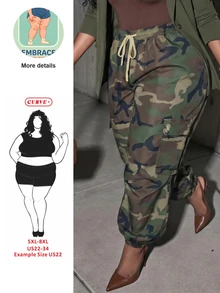 SHEIN CURVE+ بنطلون كارغو نسائي مقاس كبير بطبعة تمويه خريف/شتاء 2026 جديد - أخضر عسكري - مشاهدة 1