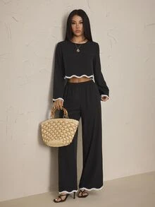 SHEIN PETITE طقم نسائي من قطعتين: ملابس علوية مزينة بالدانتيل وبنطلون فضفاض - الأسود - مشاهدة 4