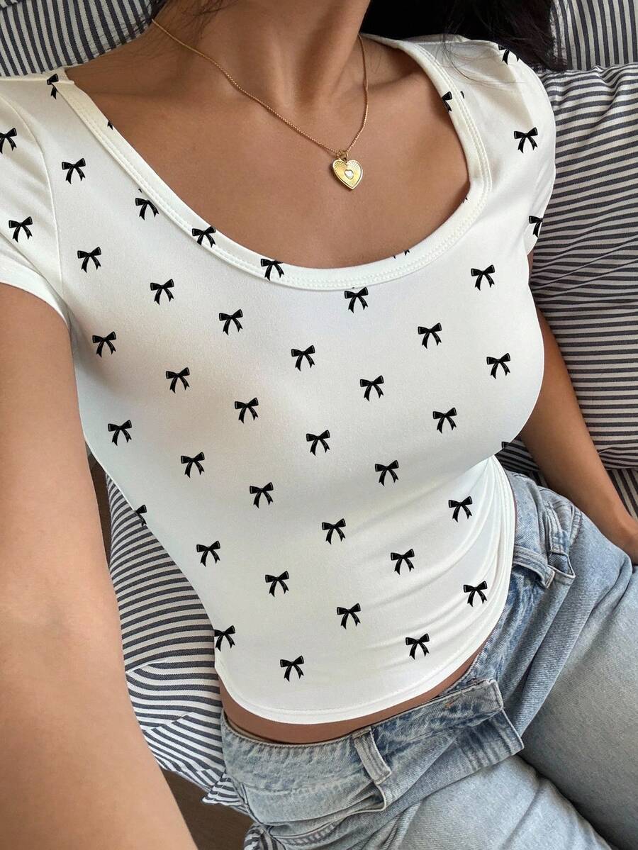 SHEIN EZwear 休閒極簡復古蝴蝶結印花大圓領帽袖黑色修身女款T恤,適合夏季套頭穿著 - 彩色 - 查看 1
