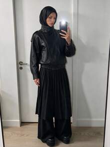 SHEIN ICON Setelan 2 Potong Rok Lipit dan Celana Pendek Kasual Warna Polos untuk Wanita - Hitam - View 4