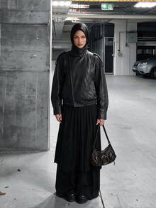 SHEIN ICON Setelan 2 Potong Rok Lipit dan Celana Pendek Kasual Warna Polos untuk Wanita - Hitam - View 5