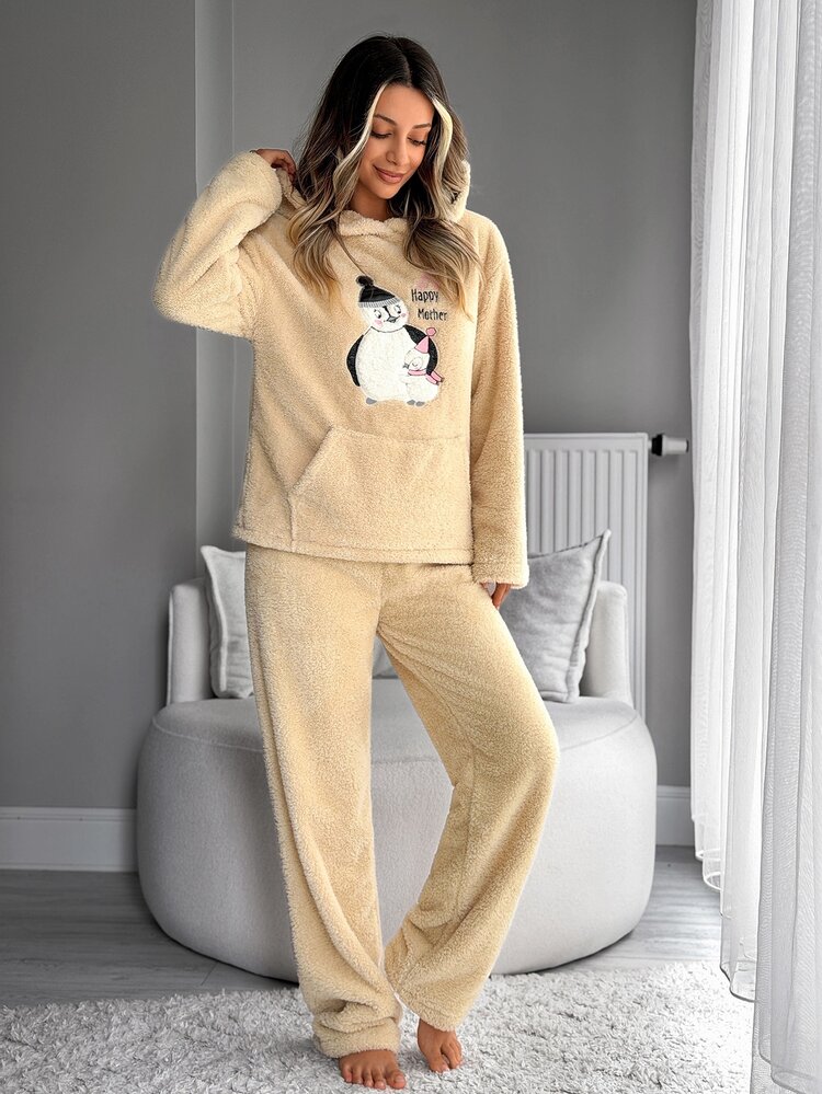 SHEIN طقم بيجاما من الصوف الناعم المبطن بتطريز عائلة البطريق اللطيفة، طقم استرخاء بغطاء رأس من الفرو الناعم بتصميم تيدي - بيج - مشاهدة 7