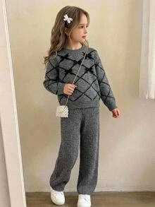 Souflis 2件組女童幼兒毛衣套裝，時尚百搭圓領灰色與黑色對比菱格紋，正面飾有黑色3D蝴蝶結，長袖套頭毛衣搭配灰色直筒毛衣長褲，韓式風格柔軟舒適休閒，適中厚度，整齊下擺，緊口袖口，柔軟舒適，適合日常穿著、外出、上學、旅行、派對 - 灰色 - 查看 9