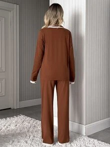 SHEIN Damset med pyjamas i brunt rutmönster, lång ärm, kontrasterande spetskant, knäppning fram, för sömn och lounge, avslappnat och enkelt - Brun - Visa 2
