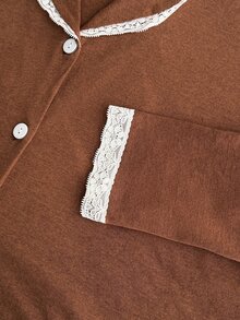 SHEIN Damset med pyjamas i brunt rutmönster, lång ärm, kontrasterande spetskant, knäppning fram, för sömn och lounge, avslappnat och enkelt - Brun - Visa 5