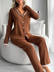 SHEIN Damset med pyjamas i brunt rutmönster, lång ärm, kontrasterande spetskant, knäppning fram, för sömn och lounge, avslappnat och enkelt - Brun - Visa 4