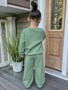 SHEIN Kids Young Girl Casual Heart Print Knit Solid Color Loose Drop Shoulder Long Sleeve Fall Winter Sweatshirt Pleated Wide Leg Sweatpants Set - Green - View 2
