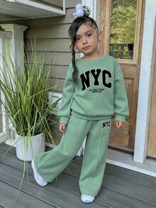 SHEIN Kids Young Girl Casual Heart Print Knit Solid Color Loose Drop Shoulder Long Sleeve Fall Winter Sweatshirt Pleated Wide Leg Sweatpants Set - Green - View 5