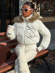 Muchica Abrigo acolchado con capucha de mujer con patrón de letras y patchwork de felpa, blanco y negro, casual para uso diario e invierno, estilo streetwear - Blanco - Ver 7