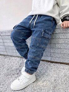 SHEIN 青少年男童复古休闲街头风多口袋宽松舒适全弹力腰带抽绳裤脚牛仔工装裤，适合学校、校园、学院风秋冬穿着 - 深色水洗藍 - 查看 2