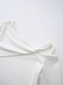 Fluxe 女款全白單肩扭轉前襟長袖上衣,不對稱修身剪裁,適合健身運動、跑步、瑜伽訓練,運動風端莊且性感秋季T恤 - 白色 - 查看 9