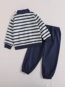 SHEIN Playful Pals 男童秋冬加厚運動學院風休閒條紋小馬印花設計時尚高領半拉鍊長袖羅紋袖口與下擺運動衫搭配純色慢跑褲套裝 - 藏蓝色 - 查看 2