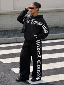 Muchica 女款字母印花連帽衫與長褲休閒日常套裝 女款慢跑套裝 Y2K 圖案字母印花哥德風連帽衫與寬腿運動長褲休閒 - 黑色 - 查看 1